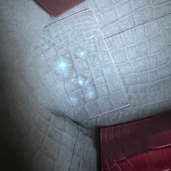 Vince Crocodile-Embossed Leather Tote - Picture 15 of 16